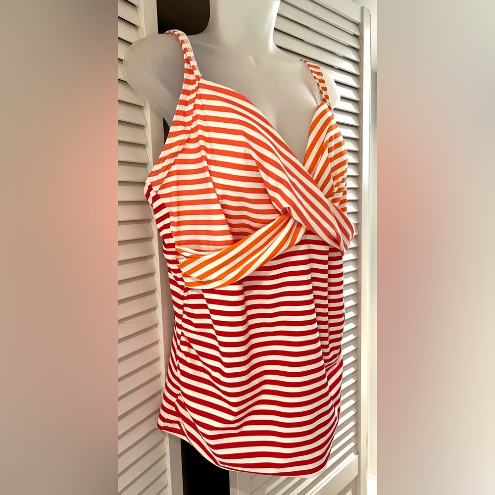 Lands' End Like New Condition Women’s Wrap Underwire Tankini Top Swimsuit Sz 18 - Picture 4 of 9